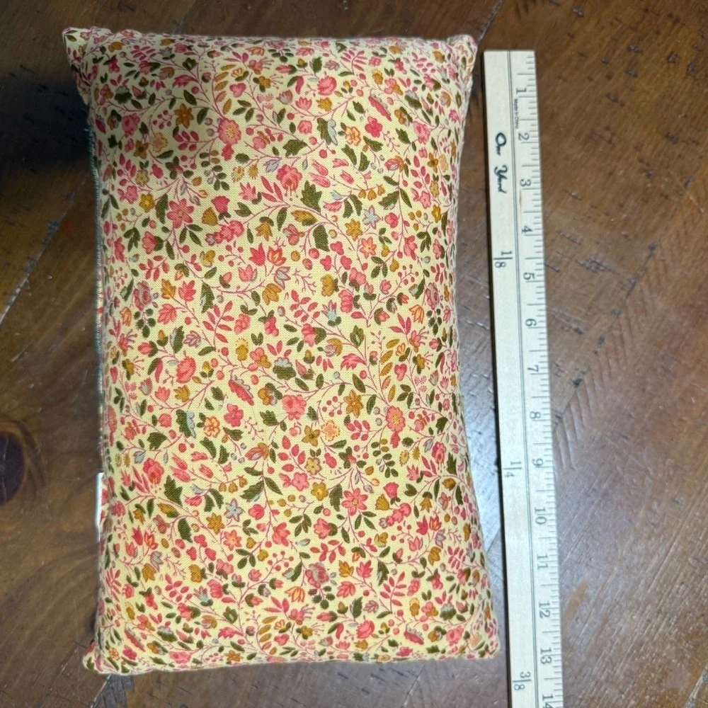 Tapestry pillow small “friends” heart house cozy